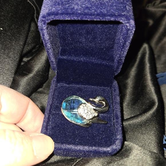 Swarovski Swan Brooch - Picture 1 of 3